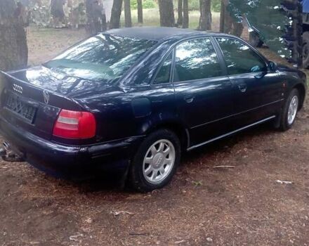 Синий Ауди А4, объемом двигателя 1.8 л и пробегом 470 тыс. км за 3300 $, фото 1 на Automoto.ua