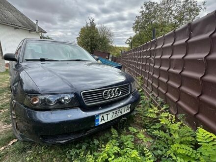 Синий Ауди А4, объемом двигателя 1.6 л и пробегом 445 тыс. км за 1750 $, фото 1 на Automoto.ua