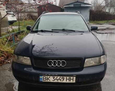 Синий Ауди А4, объемом двигателя 1.8 л и пробегом 426 тыс. км за 3500 $, фото 1 на Automoto.ua