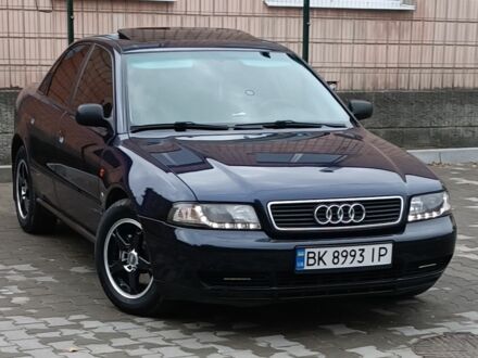 Ауди А4 1996 в Костополе на Automoto.ua Синий Ауди А4, объемом двигателя 1.8 л и пробегом 300 тыс. км за 3300 $, фото 1 на Automoto.ua