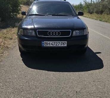 Синій Ауді А4, об'ємом двигуна 1.8 л та пробігом 300 тис. км за 4000 $, фото 1 на Automoto.ua