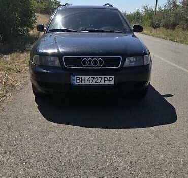 Синій Ауді А4, об'ємом двигуна 1.8 л та пробігом 300 тис. км за 4000 $, фото 1 на Automoto.ua