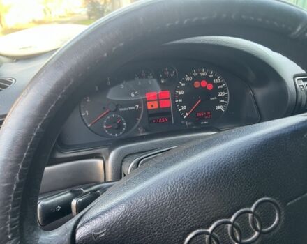 Синий Ауди А4, объемом двигателя 1.6 л и пробегом 370 тыс. км за 2500 $, фото 1 на Automoto.ua