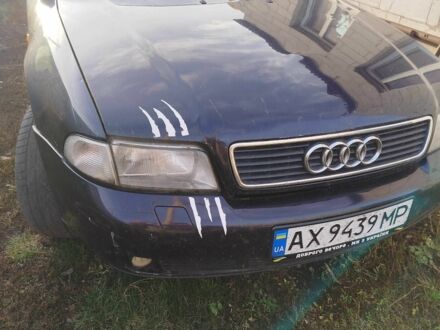 Синий Ауди А4, объемом двигателя 1.6 л и пробегом 364 тыс. км за 2900 $, фото 1 на Automoto.ua
