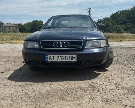 Синий Ауди А4, объемом двигателя 1.6 л и пробегом 380 тыс. км за 2500 $, фото 1 на Automoto.ua