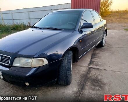 Синій Ауді А4, об'ємом двигуна 1.6 л та пробігом 0 тис. км за 3000 $, фото 1 на Automoto.ua