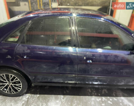 Синий Ауди А4, объемом двигателя 1.6 л и пробегом 400 тыс. км за 3200 $, фото 1 на Automoto.ua