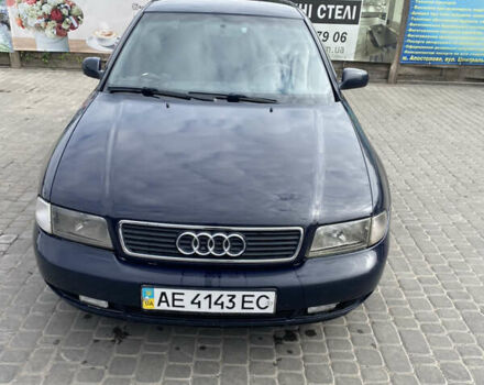 Синий Ауди А4, объемом двигателя 1.6 л и пробегом 350 тыс. км за 3200 $, фото 1 на Automoto.ua