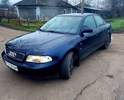 Синий Ауди А4, объемом двигателя 1.6 л и пробегом 507 тыс. км за 2200 $, фото 1 на Automoto.ua