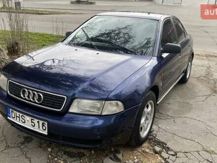 Ауді А4 1997 у Херсоні на Automoto.ua Синій Ауді А4, об'ємом двигуна 1.8 л та пробігом 300 тис. км за 1899 $, фото 1 на Automoto.ua