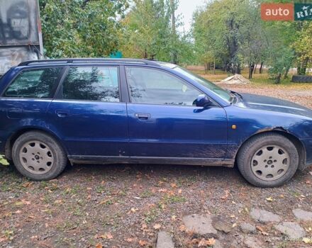 Синий Ауди А4, объемом двигателя 1.8 л и пробегом 393 тыс. км за 3000 $, фото 1 на Automoto.ua
