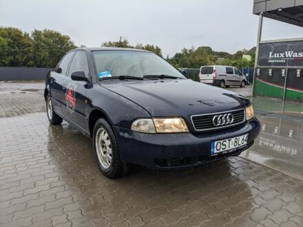 Синий Ауди А4, объемом двигателя 1.6 л и пробегом 300 тыс. км за 1350 $, фото 1 на Automoto.ua
