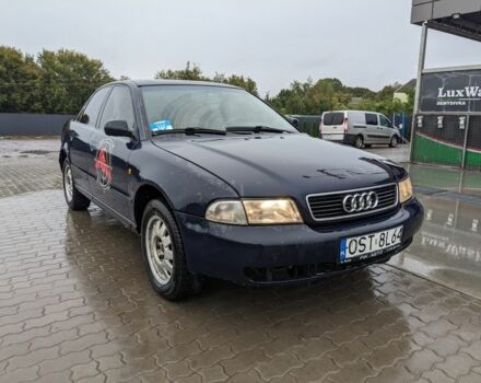 Синій Ауді А4, об'ємом двигуна 1.6 л та пробігом 300 тис. км за 1350 $, фото 1 на Automoto.ua