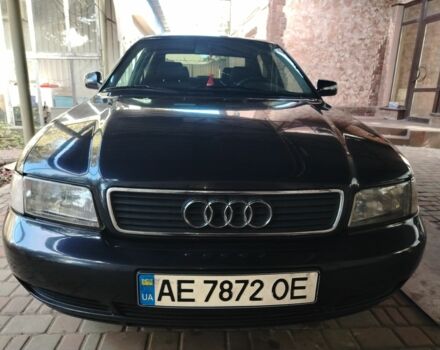 Синій Ауді А4, об'ємом двигуна 1.6 л та пробігом 200 тис. км за 3815 $, фото 1 на Automoto.ua
