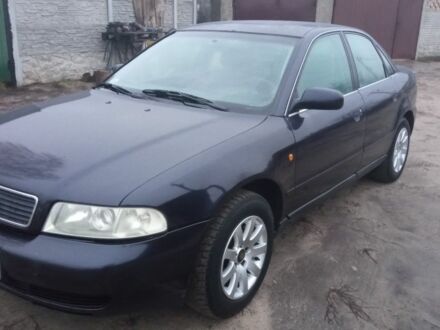 Синий Ауди А4, объемом двигателя 2 л и пробегом 300 тыс. км за 2000 $, фото 1 на Automoto.ua