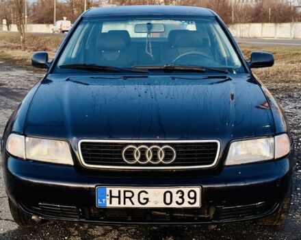 Синій Ауді А4, об'ємом двигуна 1.6 л та пробігом 200 тис. км за 1550 $, фото 1 на Automoto.ua