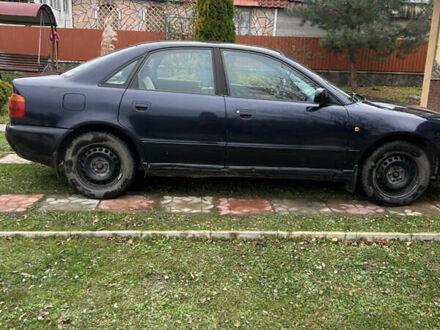 Синий Ауди А4, объемом двигателя 1.8 л и пробегом 300 тыс. км за 3200 $, фото 1 на Automoto.ua