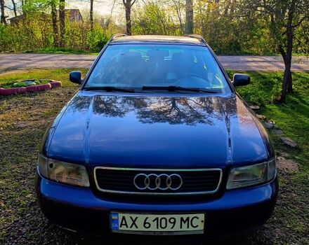 Синій Ауді А4, об'ємом двигуна 1.8 л та пробігом 393 тис. км за 3000 $, фото 1 на Automoto.ua
