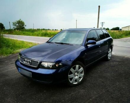 Синий Ауди А4, объемом двигателя 1.6 л и пробегом 300 тыс. км за 3000 $, фото 1 на Automoto.ua