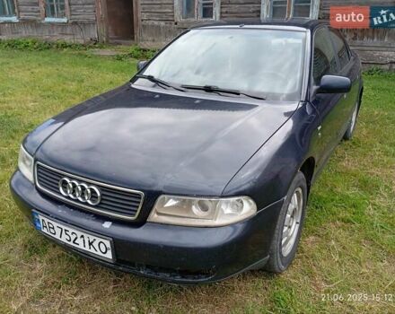 Синий Ауди А4, объемом двигателя 1.6 л и пробегом 343 тыс. км за 2300 $, фото 1 на Automoto.ua