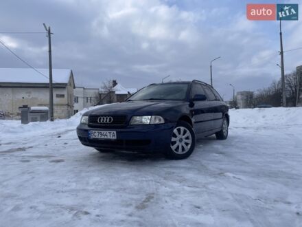 Синий Ауди А4, объемом двигателя 1.6 л и пробегом 309 тыс. км за 3700 $, фото 1 на Automoto.ua