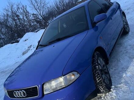 Синий Ауди А4, объемом двигателя 1.6 л и пробегом 405 тыс. км за 3200 $, фото 1 на Automoto.ua