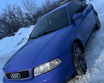 Синий Ауди А4, объемом двигателя 1.6 л и пробегом 405 тыс. км за 3200 $, фото 1 на Automoto.ua