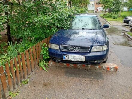 Синій Ауді А4, об'ємом двигуна 1.8 л та пробігом 300 тис. км за 2200 $, фото 1 на Automoto.ua