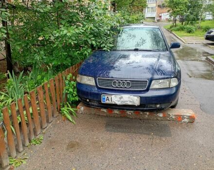Синий Ауди А4, объемом двигателя 1.8 л и пробегом 300 тыс. км за 2200 $, фото 1 на Automoto.ua