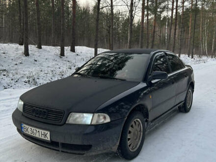 Синий Ауди А4, объемом двигателя 1.6 л и пробегом 220 тыс. км за 3300 $, фото 1 на Automoto.ua