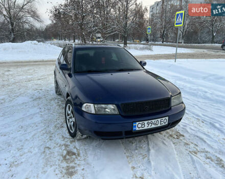 Синий Ауди А4, объемом двигателя 1.6 л и пробегом 400 тыс. км за 3200 $, фото 1 на Automoto.ua