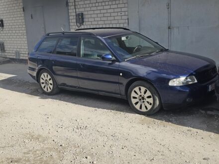 Синий Ауди А4, объемом двигателя 2 л и пробегом 250 тыс. км за 2200 $, фото 1 на Automoto.ua