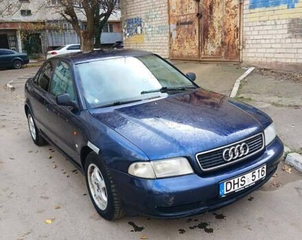 Синий Ауди А4, объемом двигателя 1.8 л и пробегом 364 тыс. км за 2000 $, фото 1 на Automoto.ua