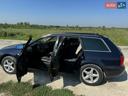 Синий Ауди А4, объемом двигателя 2.5 л и пробегом 320 тыс. км за 3700 $, фото 1 на Automoto.ua