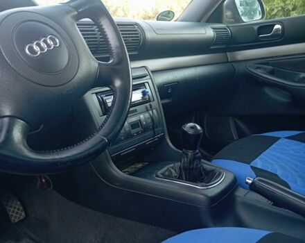 Синій Ауді А4, об'ємом двигуна 1.6 л та пробігом 208 тис. км за 4400 $, фото 1 на Automoto.ua