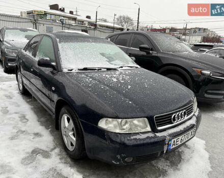 Синій Ауді А4, об'ємом двигуна 1.6 л та пробігом 290 тис. км за 3999 $, фото 1 на Automoto.ua