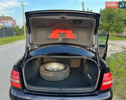 Синій Ауді А4, об'ємом двигуна 1.6 л та пробігом 398 тис. км за 3250 $, фото 1 на Automoto.ua