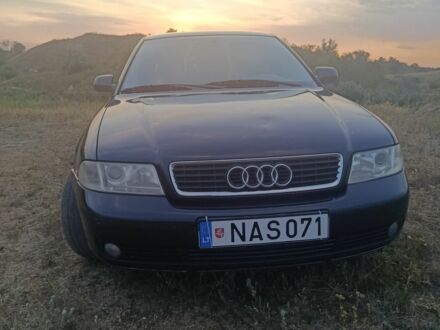 Синий Ауди А4, объемом двигателя 2 л и пробегом 445 тыс. км за 3011 $, фото 1 на Automoto.ua