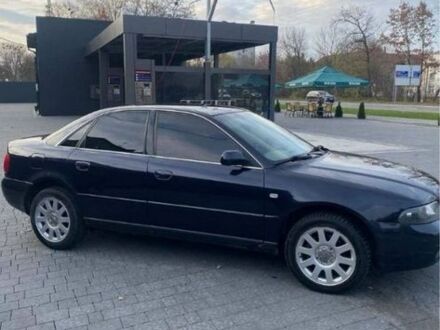 Ауді А4 2000 у Івано-Франківську на Automoto.ua Синій Ауді А4, об'ємом двигуна 2.5 л та пробігом 299 тис. км за 3600 $, фото 1 на Automoto.ua