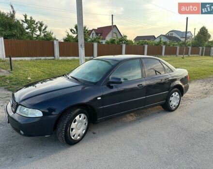 Синий Ауди А4, объемом двигателя 1.6 л и пробегом 396 тыс. км за 3250 $, фото 1 на Automoto.ua
