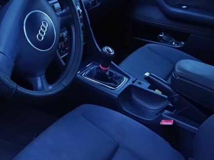 Синій Ауді А4, об'ємом двигуна 1.9 л та пробігом 430 тис. км за 2008 $, фото 1 на Automoto.ua