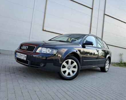 Синий Ауди А4, объемом двигателя 2 л и пробегом 300 тыс. км за 45000 $, фото 1 на Automoto.ua