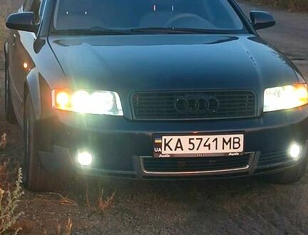 Синий Ауди А4, объемом двигателя 2 л и пробегом 400 тыс. км за 4500 $, фото 1 на Automoto.ua