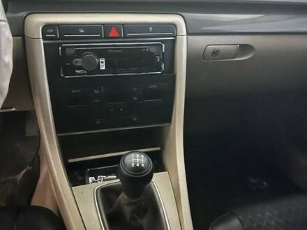 Синий Ауди А4, объемом двигателя 1.6 л и пробегом 330 тыс. км за 2650 $, фото 1 на Automoto.ua