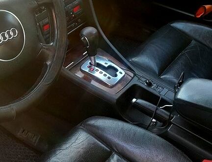 Ауді А4 2004 у Умани на Automoto.ua Синій Ауді А4, об'ємом двигуна 25 л та пробігом 340 тис. км за 5300 $, фото 1 на Automoto.ua