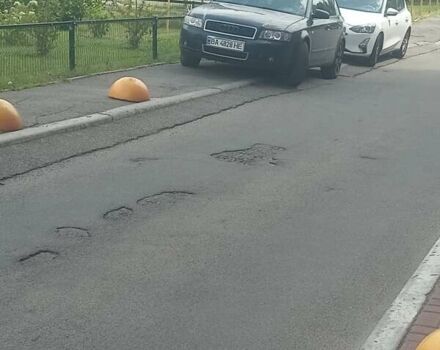 Ауді А4 2004 у Києві на Automoto.ua Синій Ауді А4, об'ємом двигуна 2.5 л та пробігом 385 тис. км за 4700 $, фото 1 на Automoto.ua