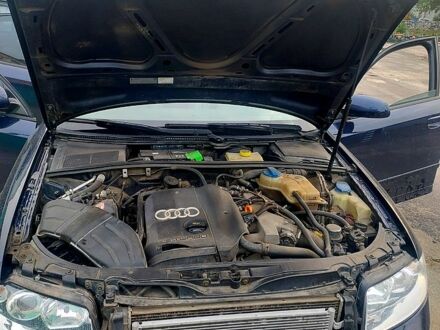Ауді А4 2004 у Первомайском на Automoto.ua Синій Ауді А4, об'ємом двигуна 1.8 л та пробігом 330 тис. км за 4920 $, фото 1 на Automoto.ua