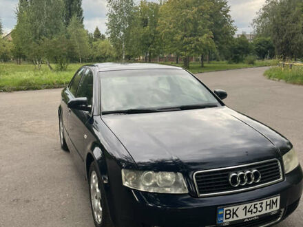 Синий Ауди А4, объемом двигателя 2 л и пробегом 236 тыс. км за 5500 $, фото 1 на Automoto.ua