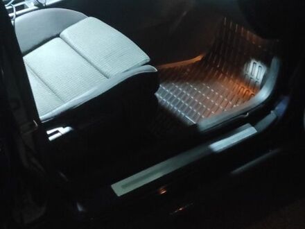 Синий Ауди А4, объемом двигателя 2 л и пробегом 350 тыс. км за 3500 $, фото 1 на Automoto.ua