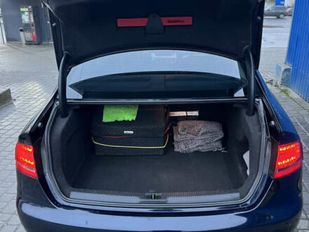 Синій Ауді А4, об'ємом двигуна 2 л та пробігом 202 тис. км за 10500 $, фото 1 на Automoto.ua